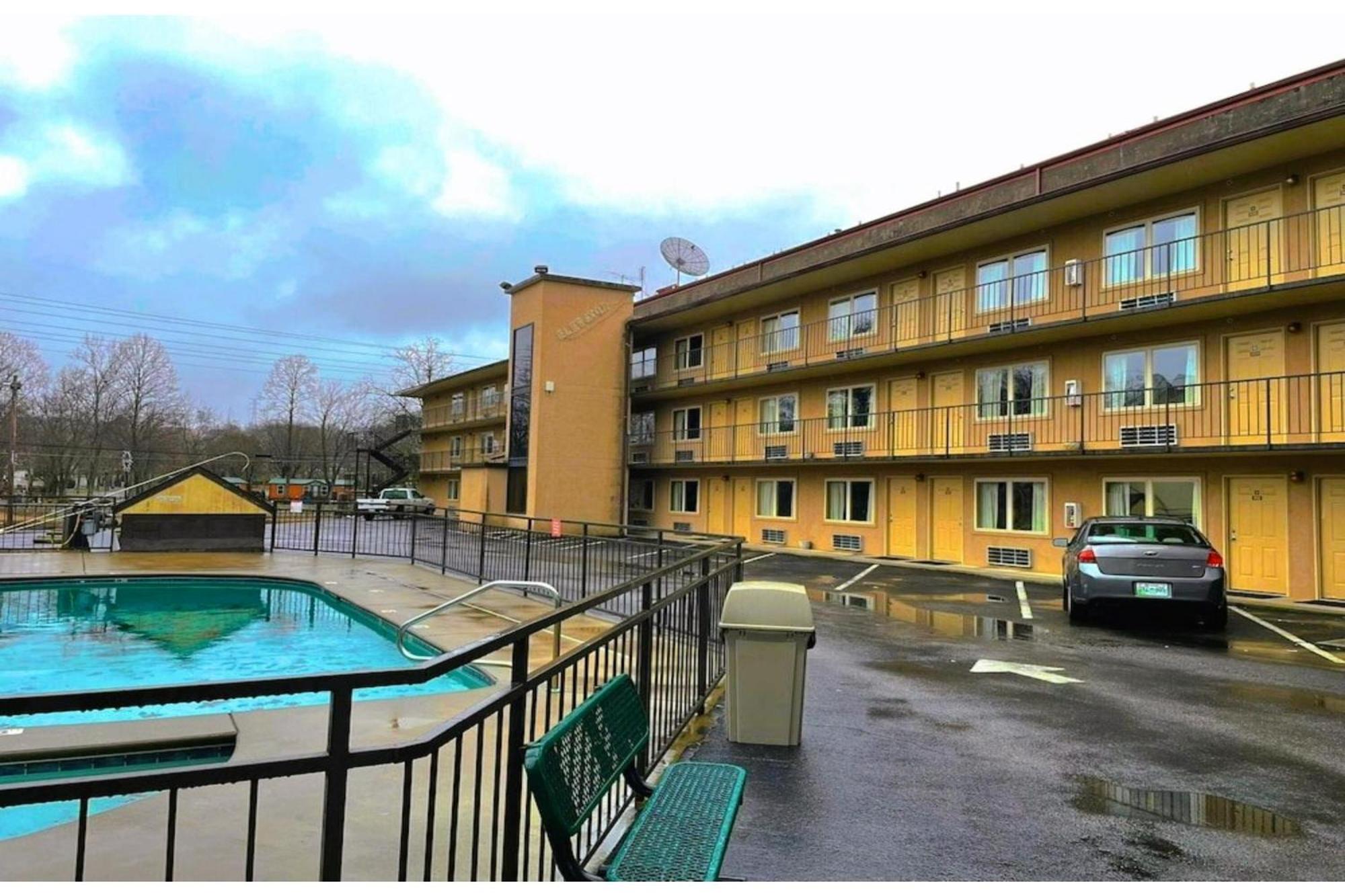 Tennessee Mountain Riverside By Oyo Hotel Pigeon Forge