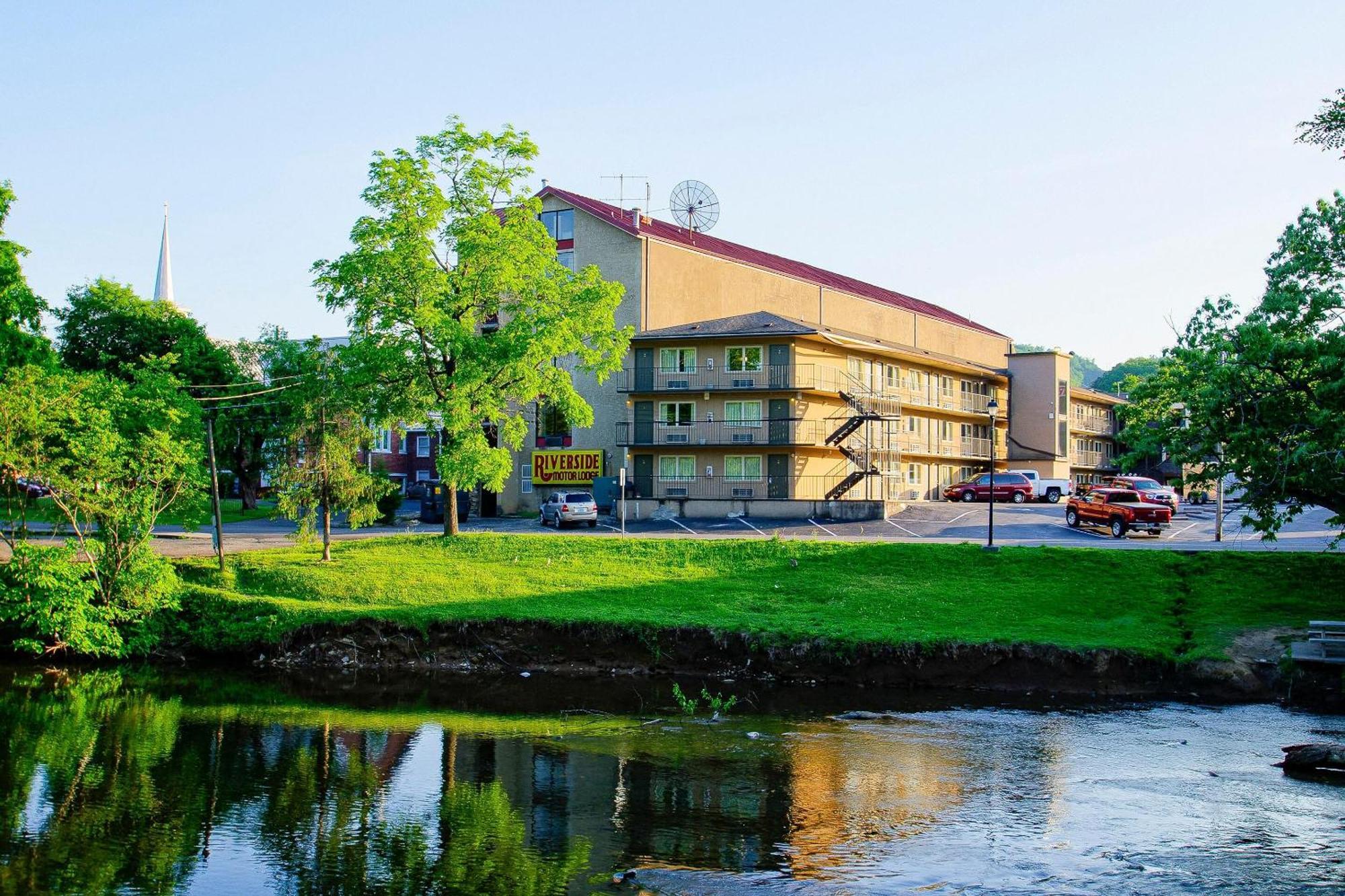 Tennessee Mountain Riverside By Oyo Hotel Pigeon Forge
